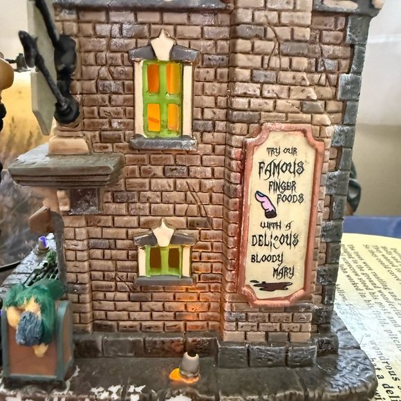 Lemax Retired Spooky Town Zombie's Cafe - 2006 Halloween Village   #65346 - Picture 7 of 10